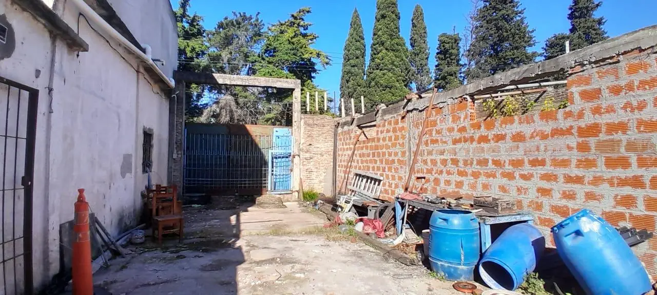 Galpón en Luis Guillón, foto 1 de 18